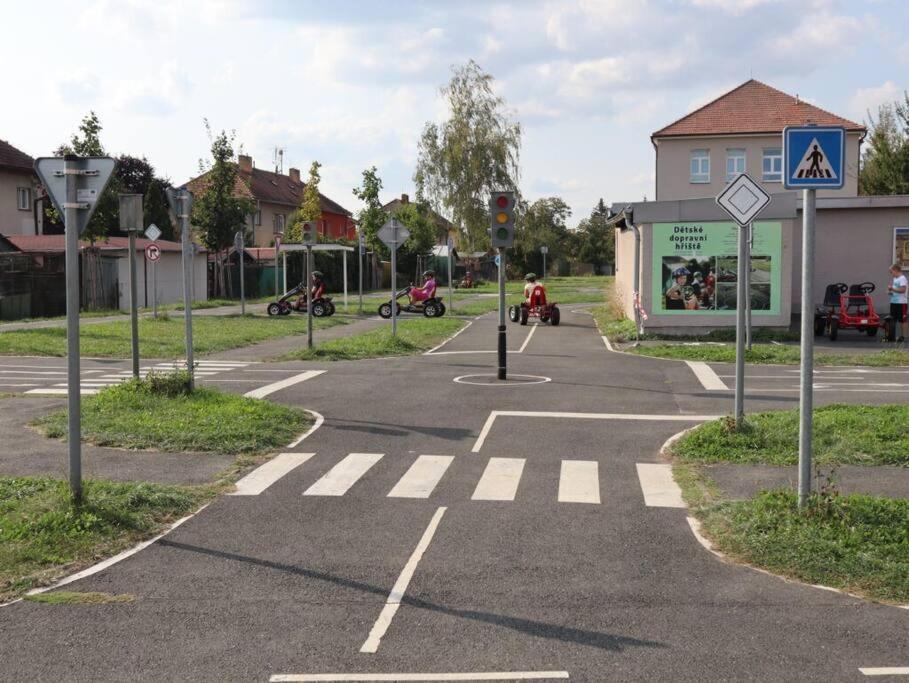 Rodinny Puldomek S Vybavenim A Bazenem Zruc nad Sazavou Exteriér fotografie